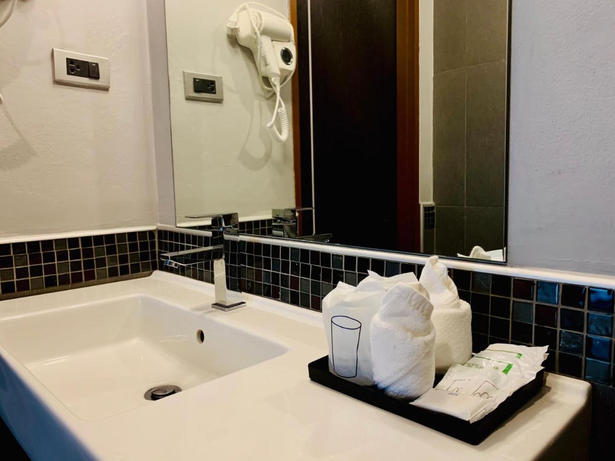 Comet Hotel Surat Thani Eksteriør billede
