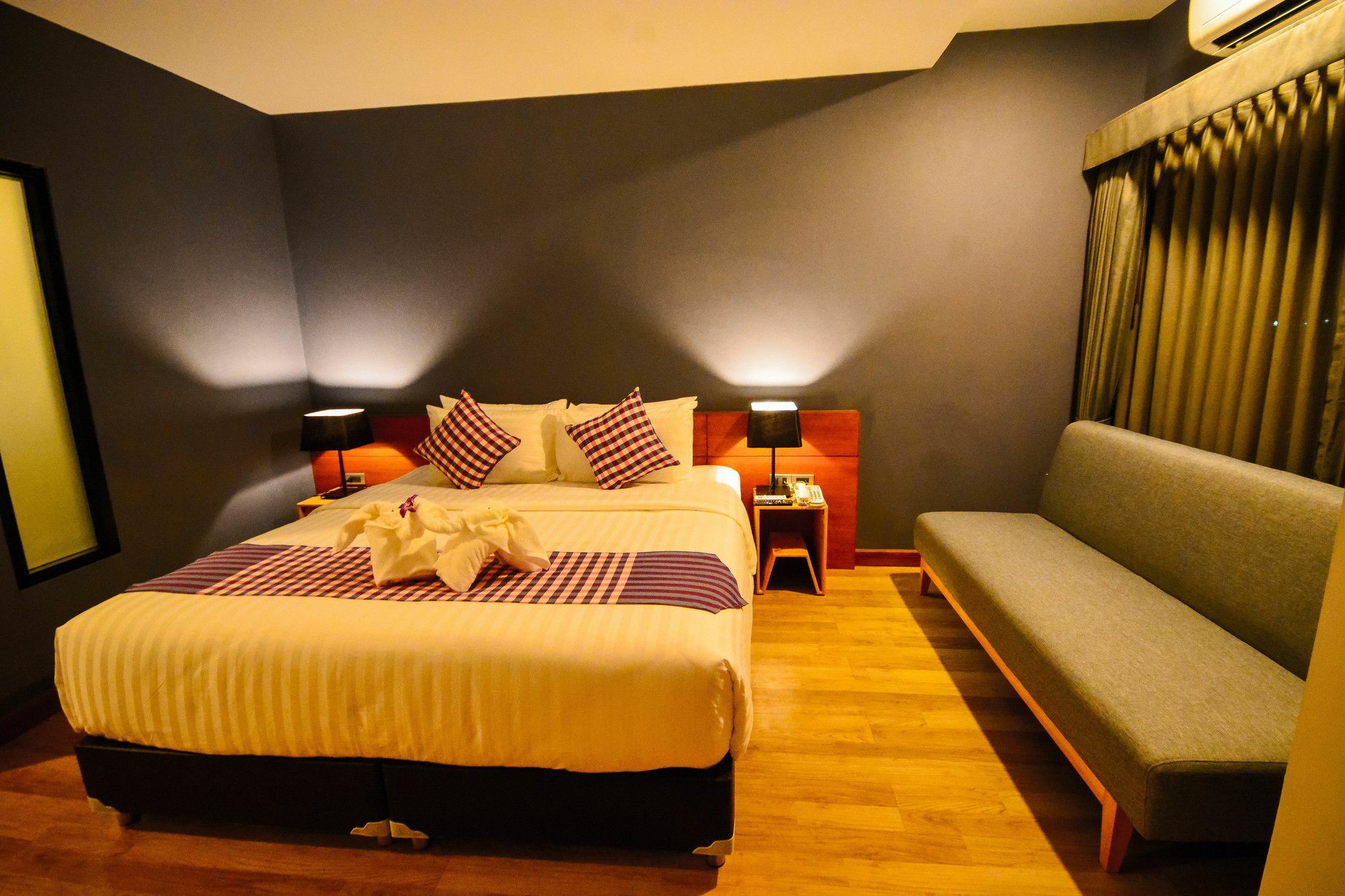 Comet Hotel Surat Thani Eksteriør billede