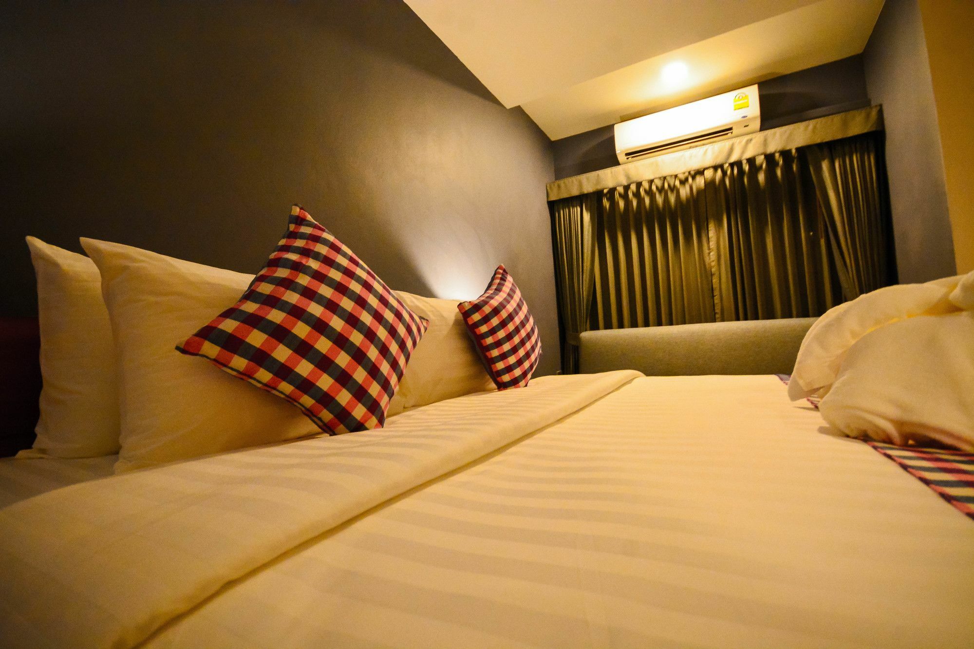 Comet Hotel Surat Thani Eksteriør billede