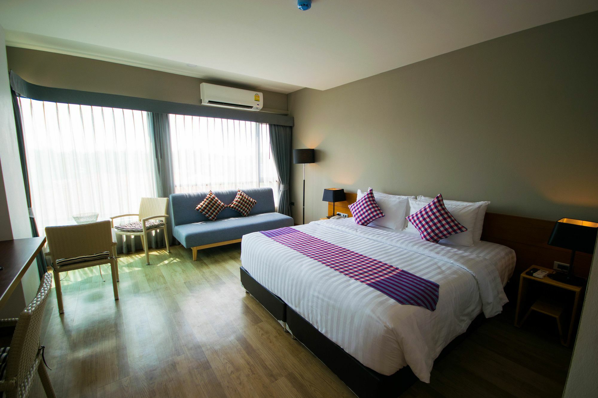 Comet Hotel Surat Thani Eksteriør billede
