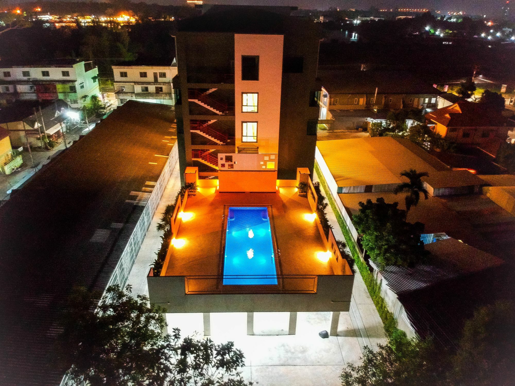 Comet Hotel Surat Thani Eksteriør billede